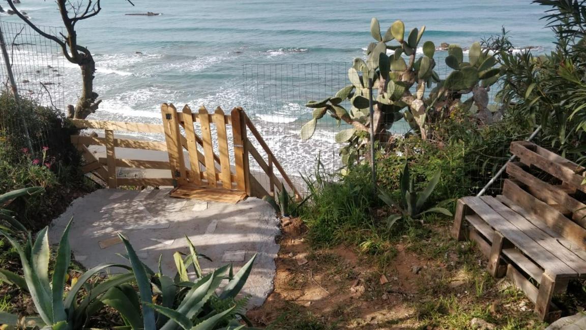 Kanouli Beach House *